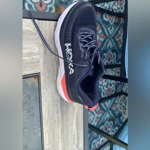 Hoka one one bondi 7 tennis shoes